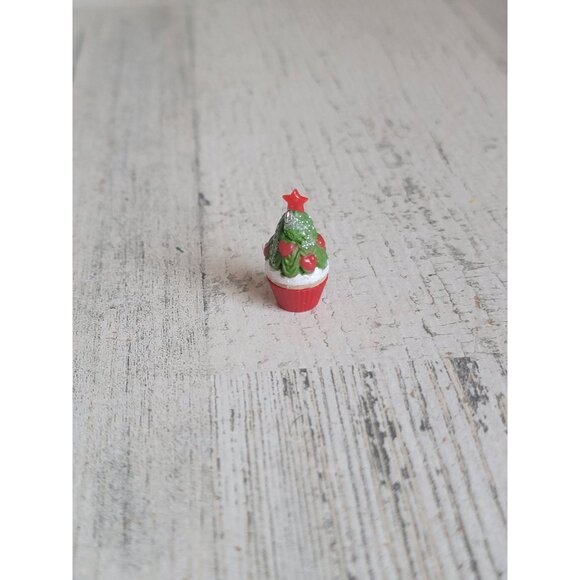 Hallmark Tasty Tannenbaum mini ornament Xmas cupcake - Picture 2 of 7